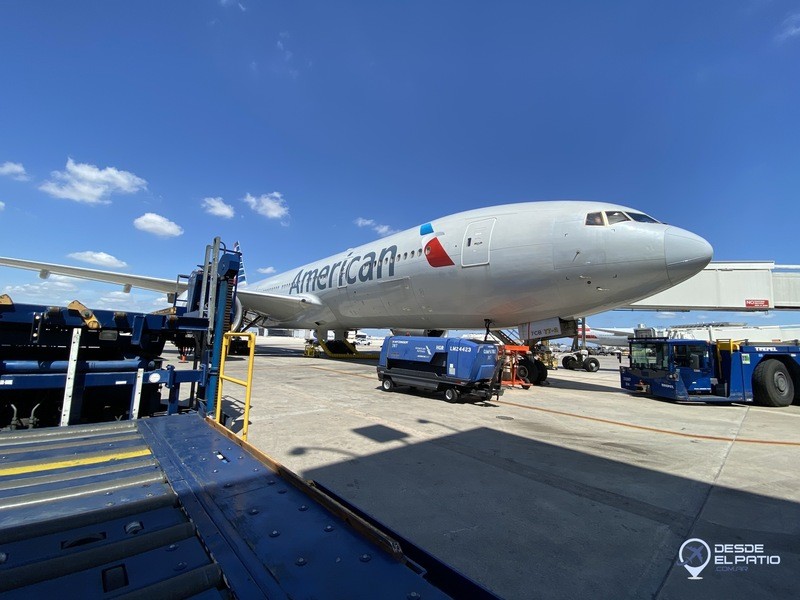 Recorriendo la plataforma, la terminal de cargas y el centro de control